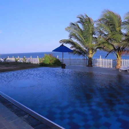 Peacock Beach Hotel Хамбантота Экстерьер фото