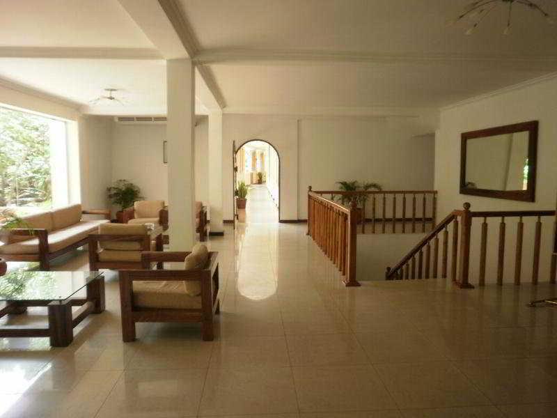 Peacock Beach Hotel Хамбантота Экстерьер фото