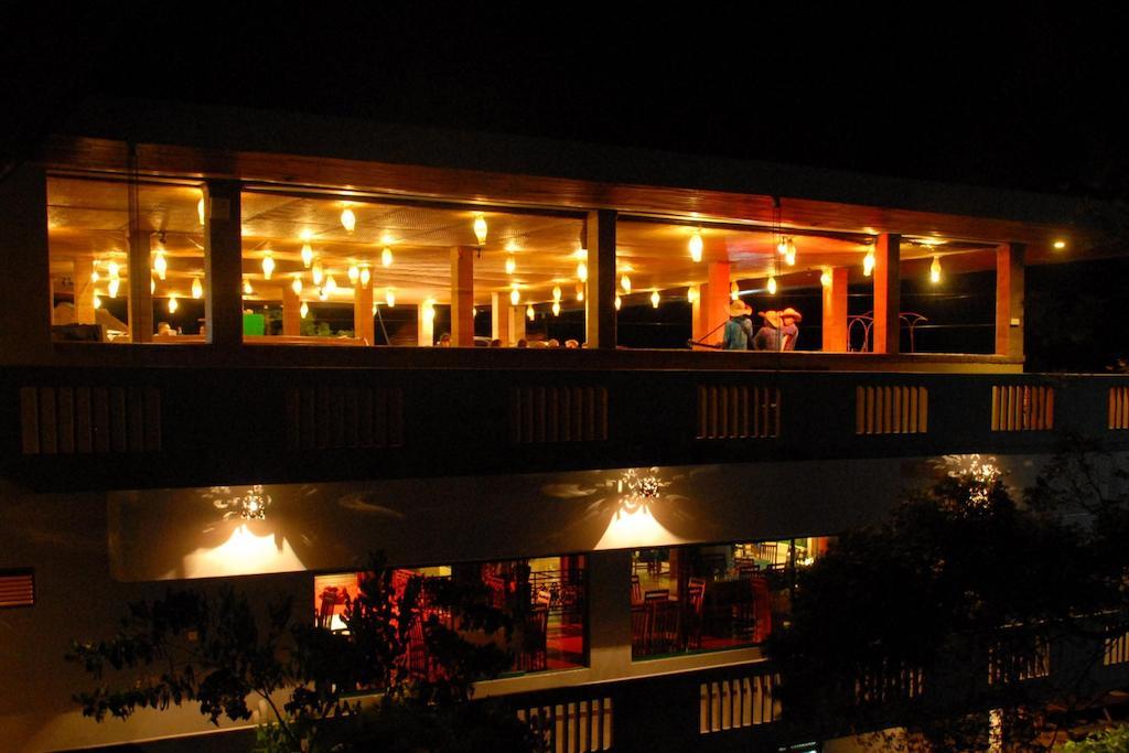 Peacock Beach Hotel Хамбантота Экстерьер фото