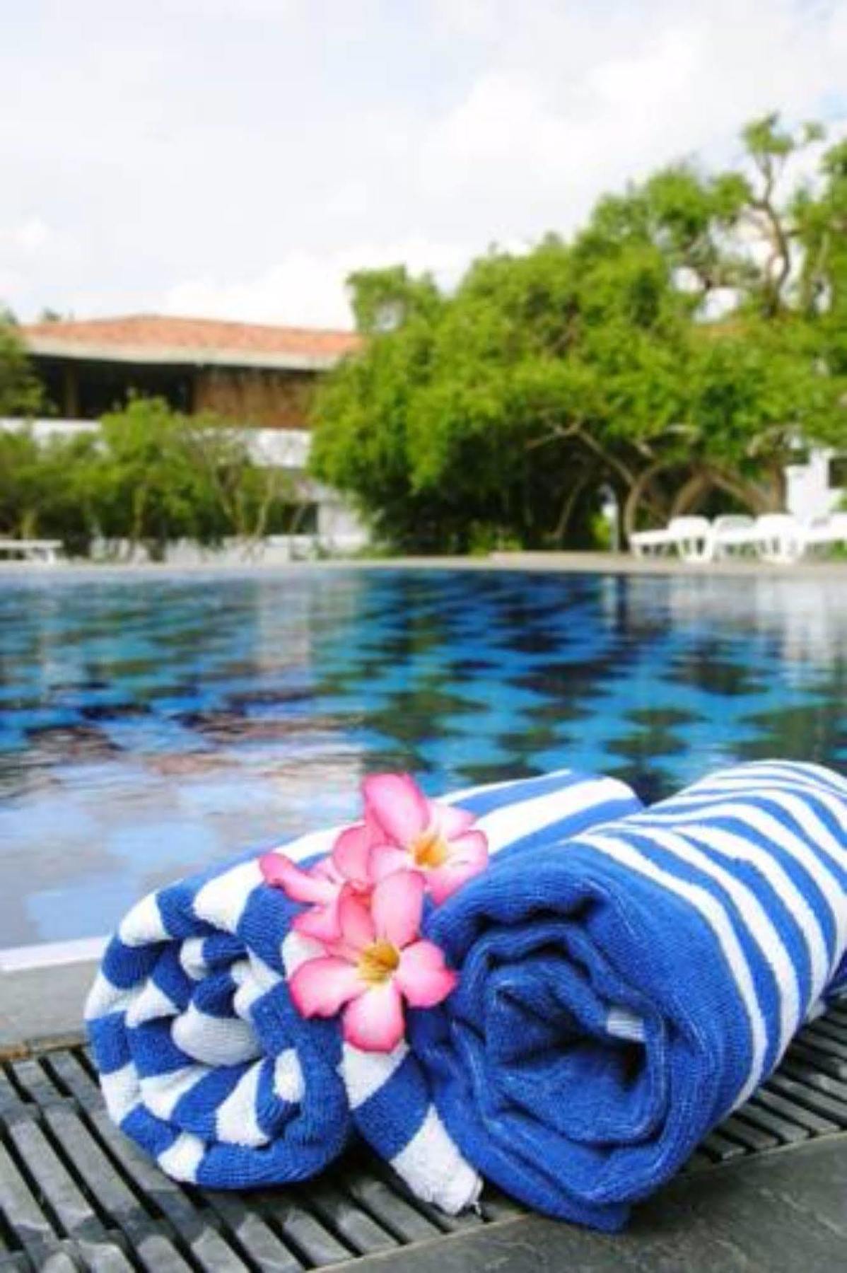 Peacock Beach Hotel Хамбантота Экстерьер фото