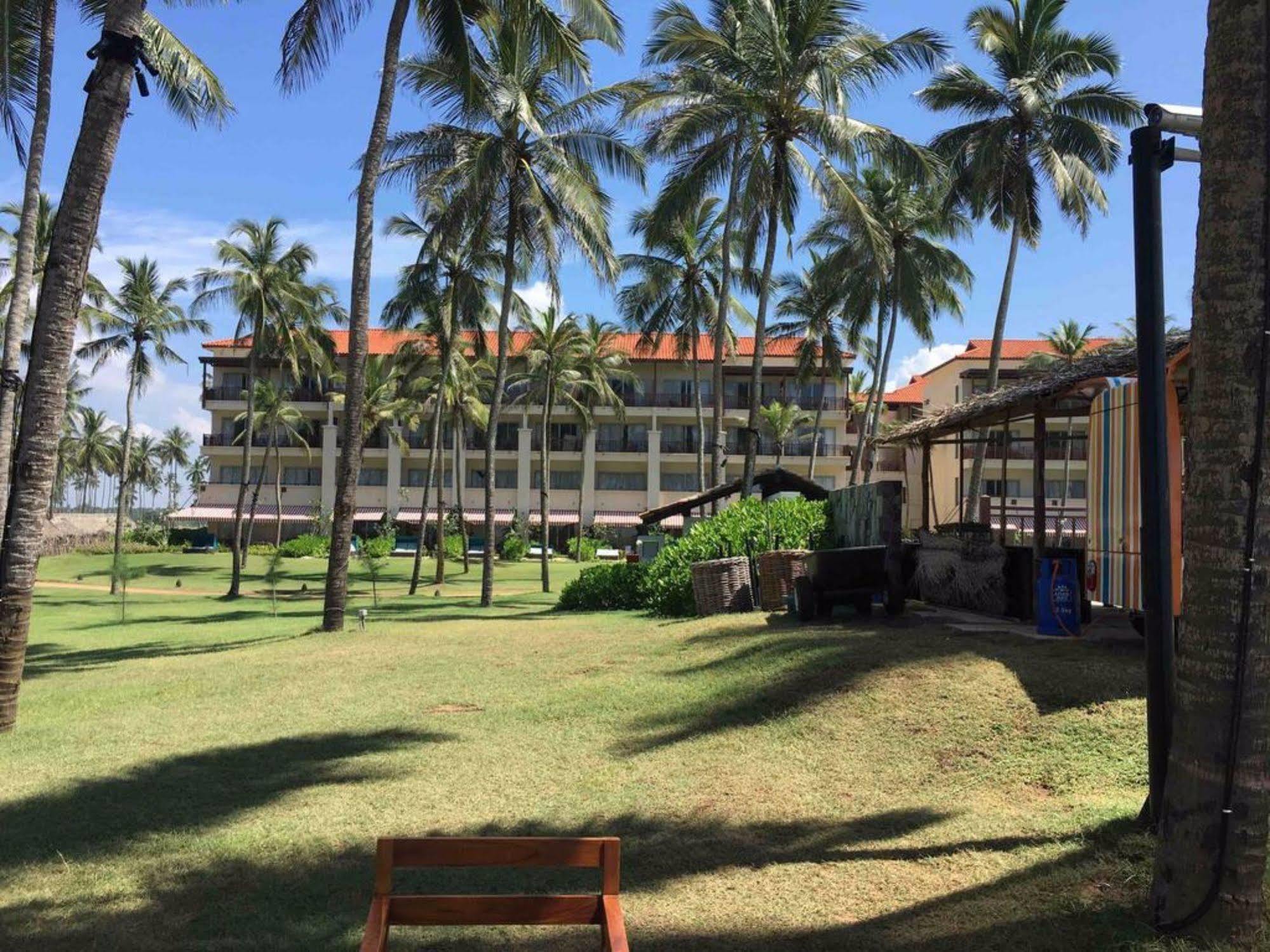 Peacock Beach Hotel Хамбантота Экстерьер фото