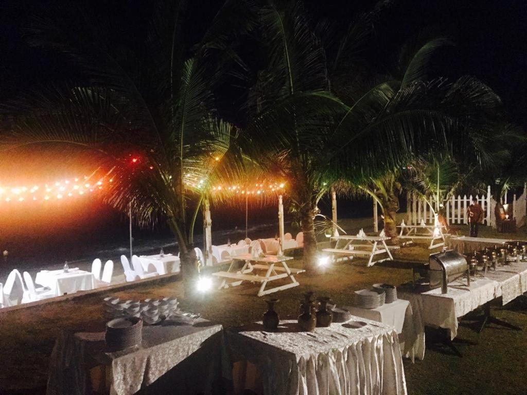 Peacock Beach Hotel Хамбантота Экстерьер фото