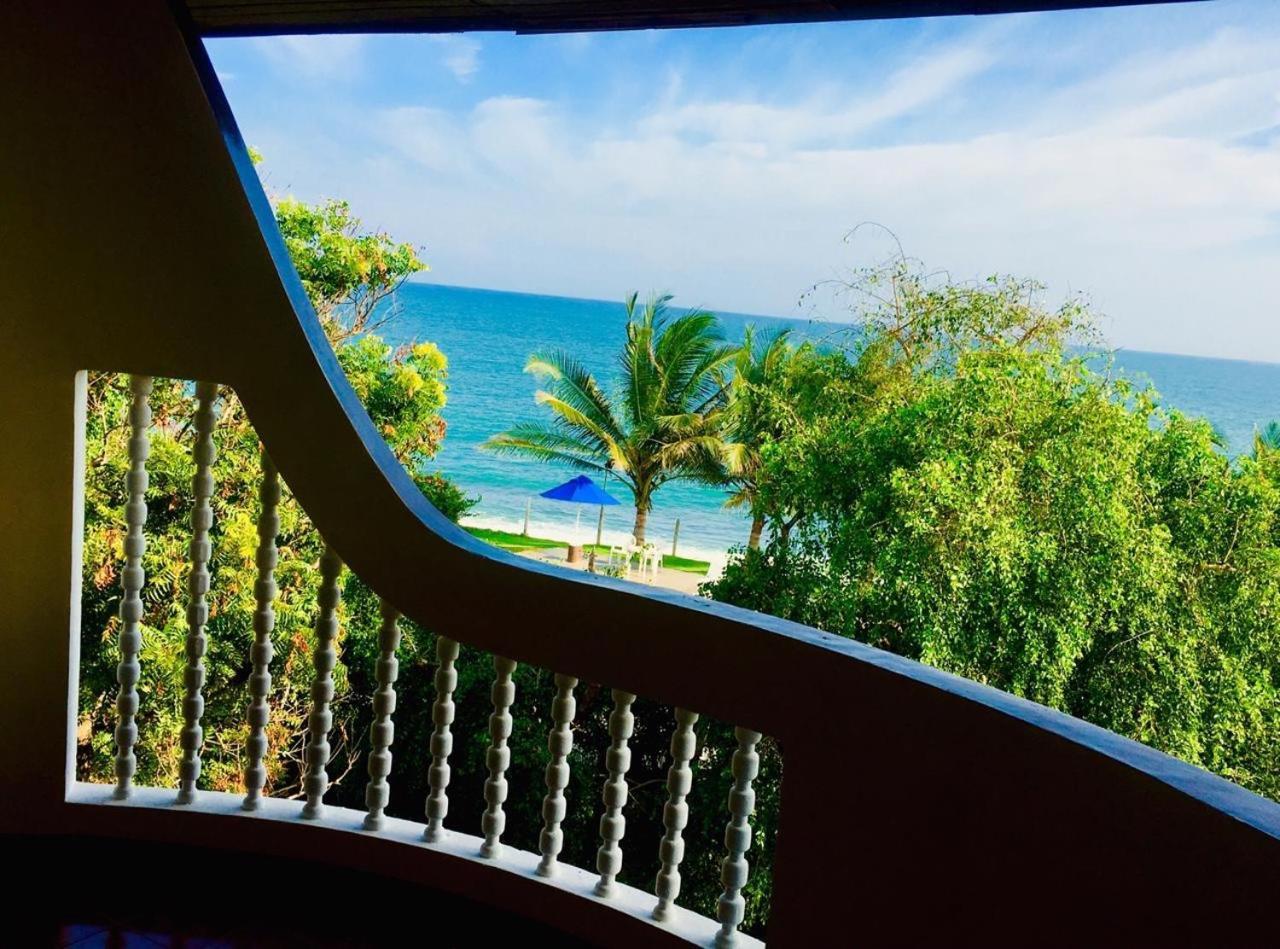 Peacock Beach Hotel Хамбантота Экстерьер фото