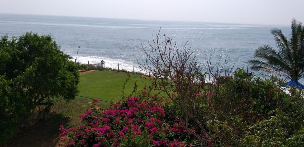 Peacock Beach Hotel Хамбантота Экстерьер фото
