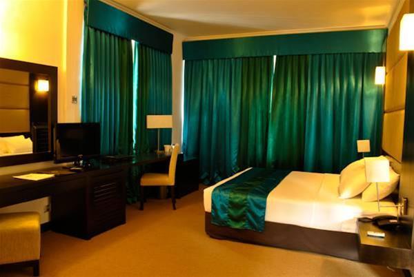 Peacock Beach Hotel Хамбантота Экстерьер фото